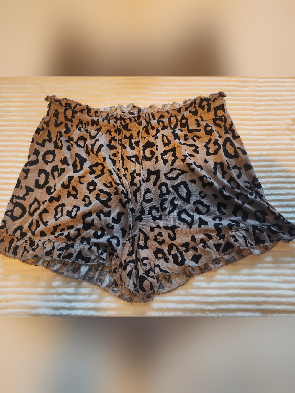 Tickled Teal Women's Leopard Print Ruffle Shorts - Gray/Black